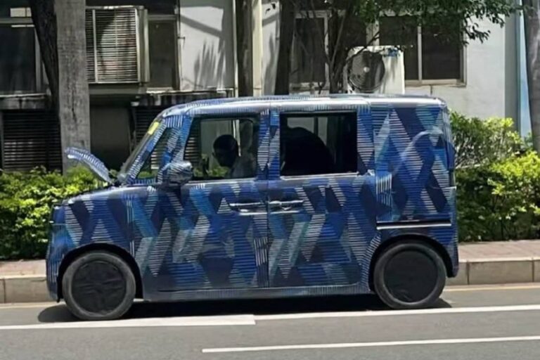 安踏2025蛇年“好事发生”新春系列整体上市