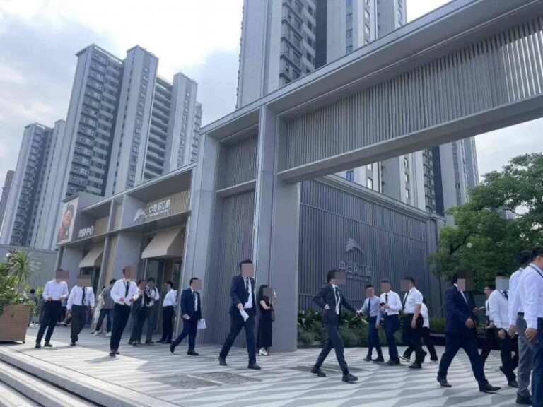 全球二手服装市场蓬勃推动 ThredUp报告揭示领域新动向