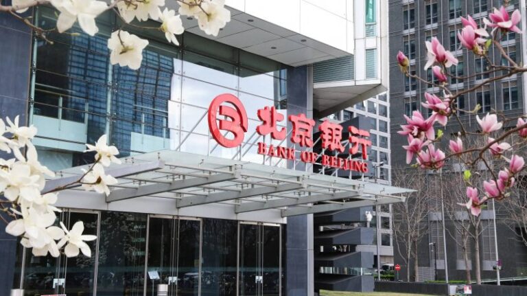 Sisley Paris推出乳液“替换版”和魅惑水钻光口红